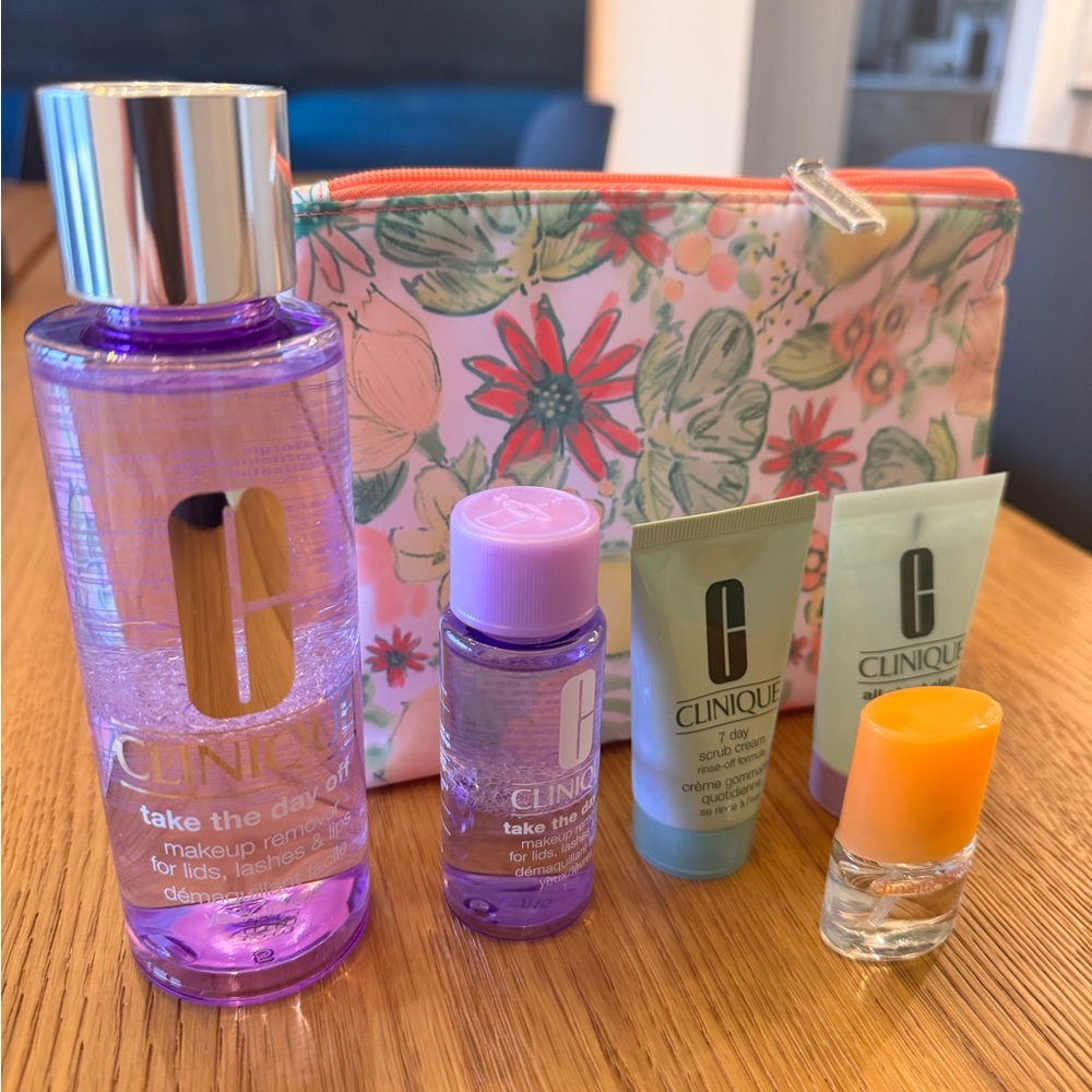 6 Piece Clinique Products & Bag